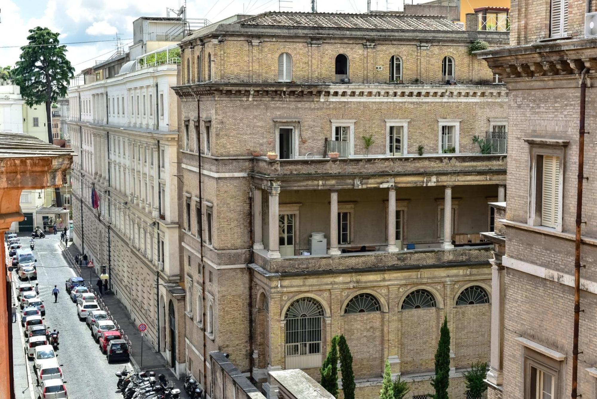Familiare 1 A Fontana * Roma